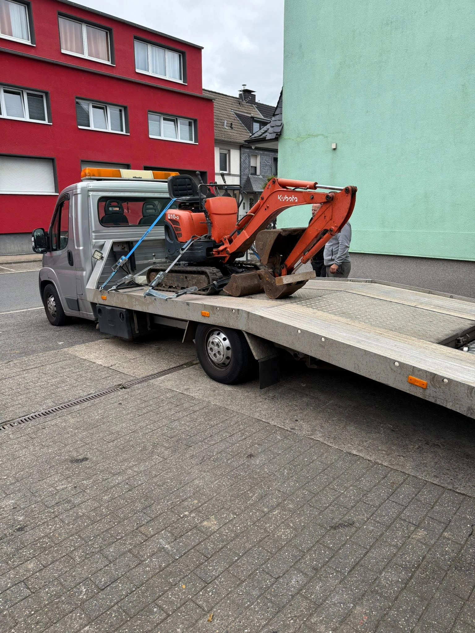 Transport von Geräten für eine Baustelle